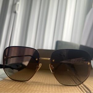Never used! Beautiful Sunglases brand: Jeulia